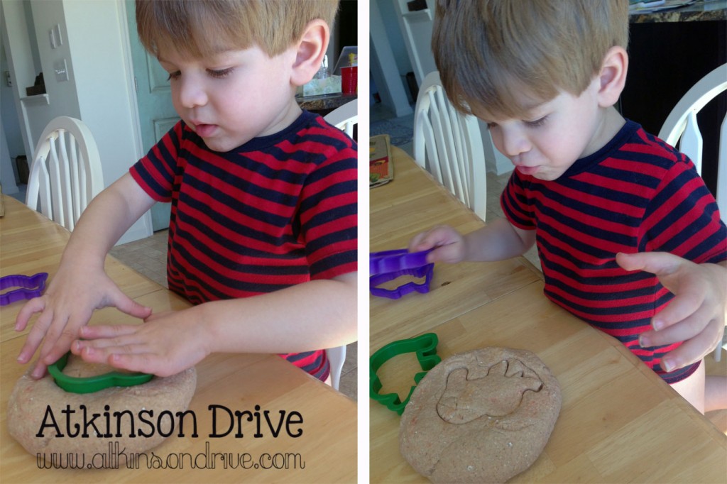 Make your own no-cook Oatmeal Pumpkin Pie play-dough with pantry staples. It's a fun, sensory experience for kids of all ages! /// by Atkinson Drive