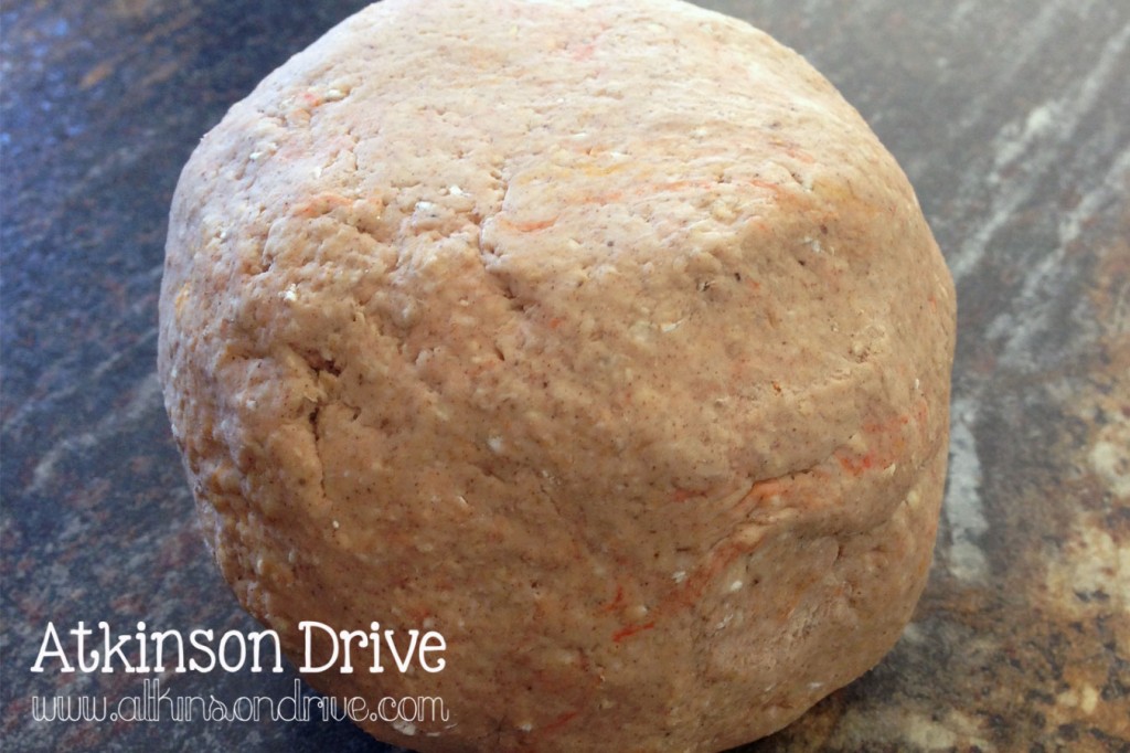 Make your own no-cook Oatmeal Pumpkin Pie play-dough with pantry staples. It's a fun, sensory experience for kids of all ages! /// by Atkinson Drive