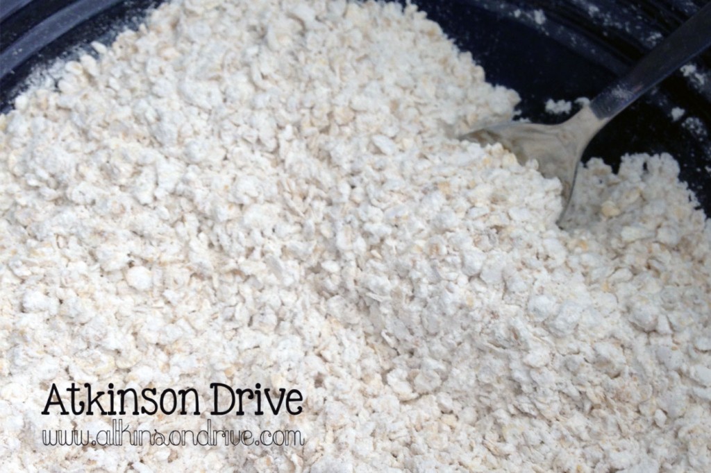 Make your own no-cook Oatmeal Pumpkin Pie play-dough with pantry staples. It's a fun, sensory experience for kids of all ages! /// by Atkinson Drive