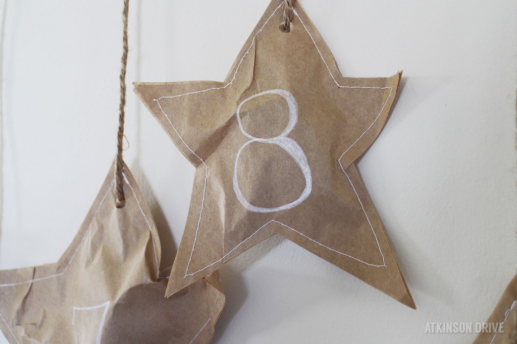 Add some cheer to your holiday decor with this fun falling stars paper bag advent calendar project! /// by Atkinson Drive