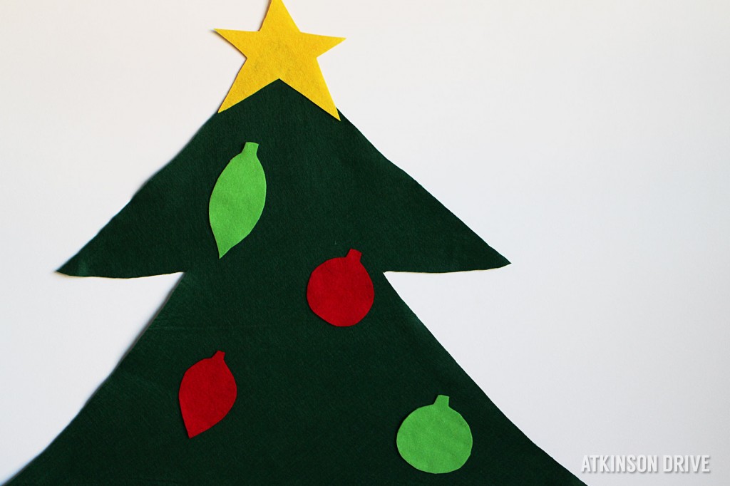 Your kids will love decorating and redecorating this fun felt Christmas tree all season! /// by Atkinson Drive