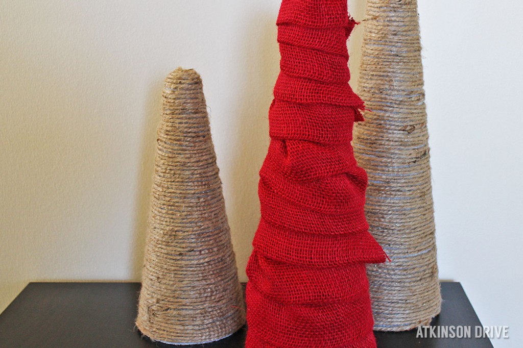 If you have a few minutes, you can make these beautiful burlap and twine wrapped trees. They can be used for Christmas decor, or all year round! /// by Atkinson Drive
